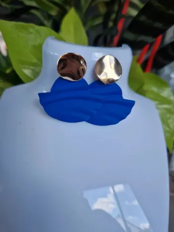 Boucles d'oreilles fantaisies en métal bleu