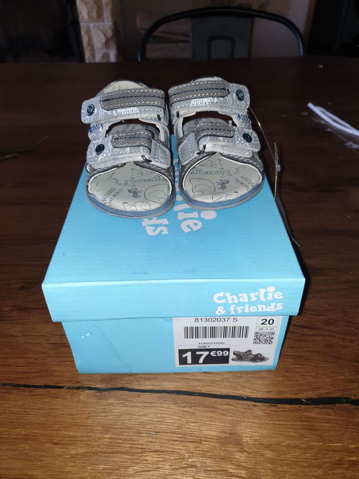 Chaussure ouverte grise