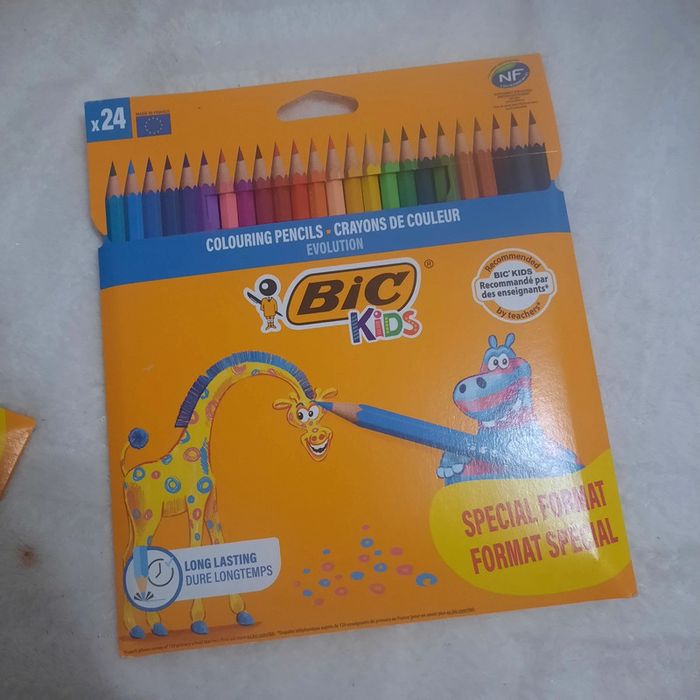 24 crayons BIC neuf