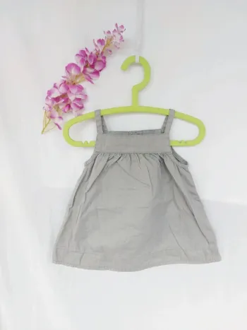 Très belle robe bretelle 6 mois