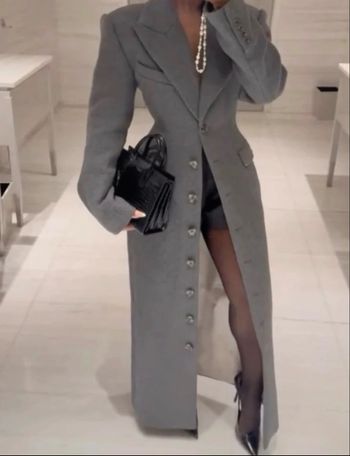 Manteau avec bouton long cintré à la taille 