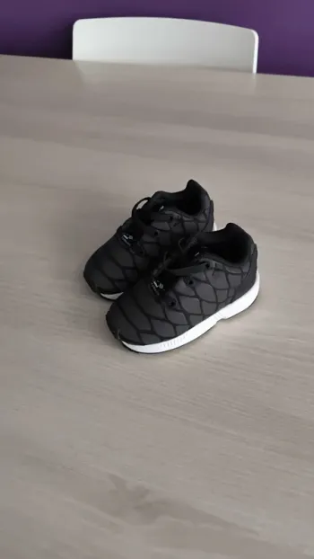 Basket adidas ZX flux taille 19 neuf