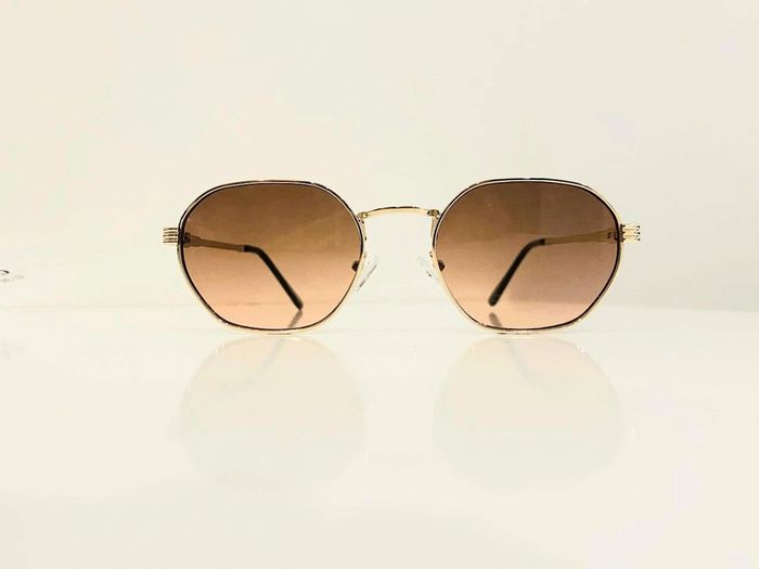 Lunette de soleil mixte hexagonale dorée verres marron dégradés UV protection catégorie 2 - photo numéro 2