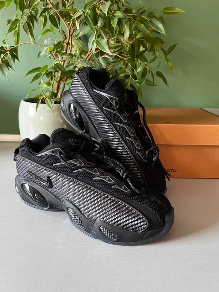 Nike × NOCTA Glide “Black / Iron Grey / University Gold” - photo numéro 3