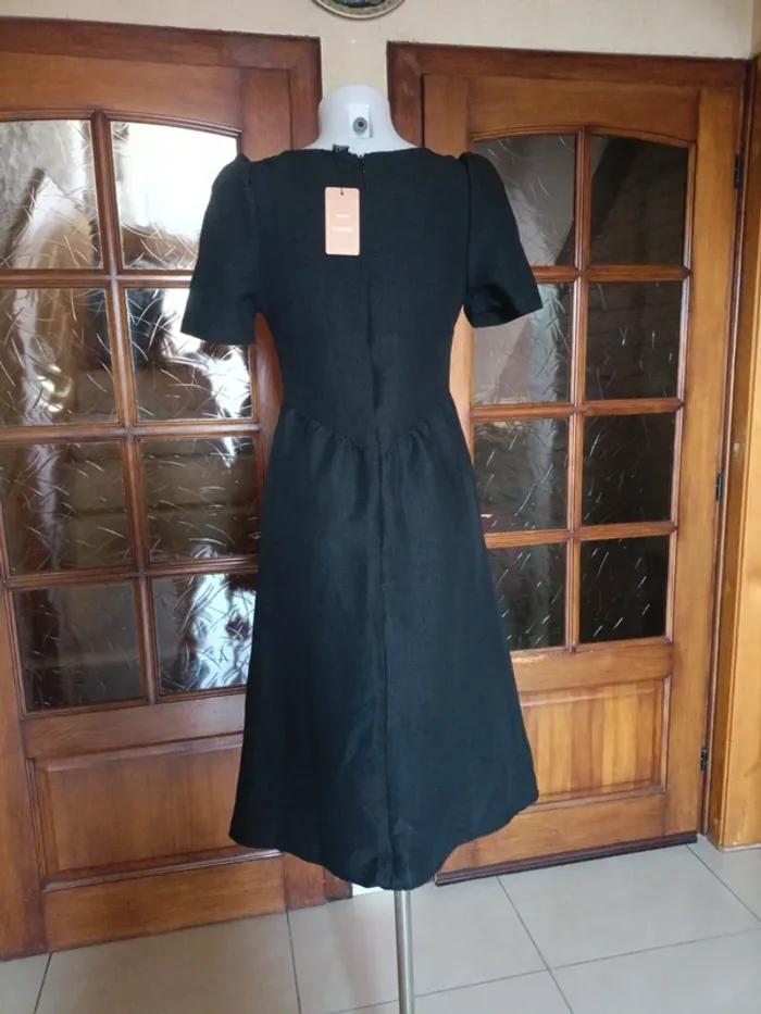Robe noire cintrée - photo numéro 2
