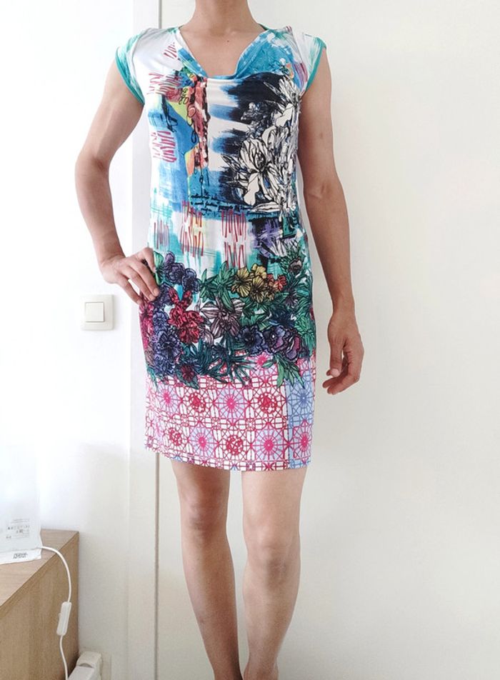 Belle robe d'été Save the Queen colorée motifs fleuris M très bon état