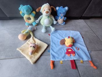 Lot doudous neuf pour bébé