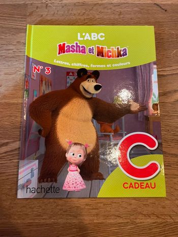 Livre Masha et Michka Lettres Chiffres formes et couleurs Numéro 3 La lettre C