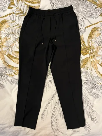 Pantalon 7/8 noir gaufré – Taille 38