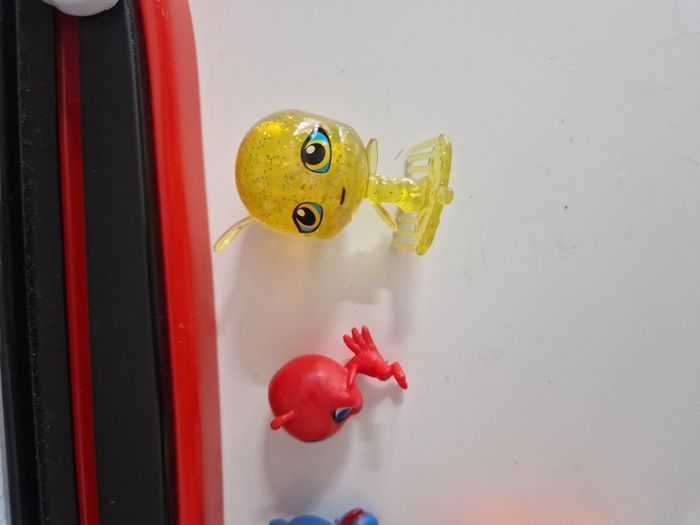 Ardoise Miraculous et petites figurines - photo numéro 7