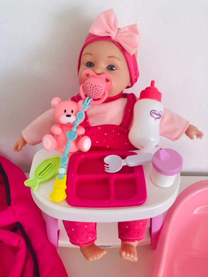 Poupée avec ses accessoires - photo numéro 3
