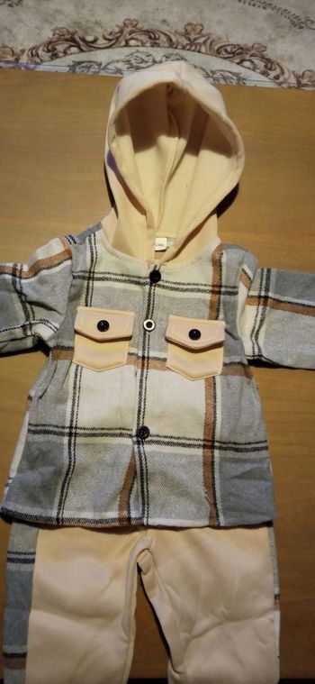 très beau ensemble garçon  (18/24 mois)