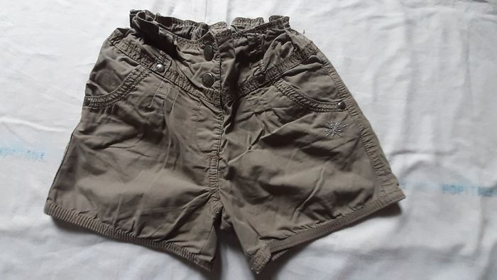 Short kaki