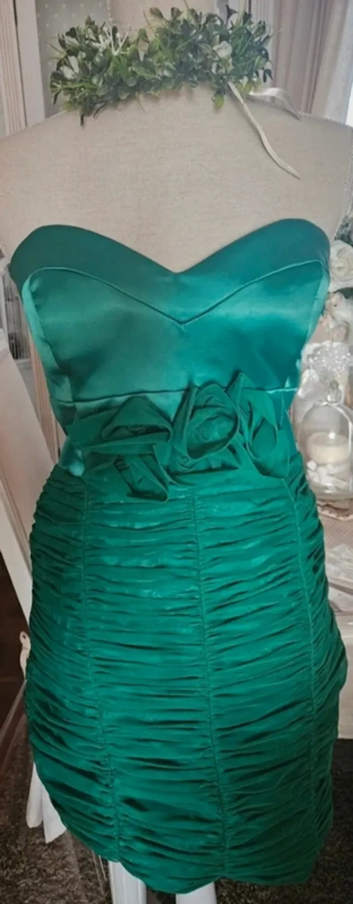 Jolie robe bustier verte boutons de roses Taille 40 ( petit 40 - photo numéro 2