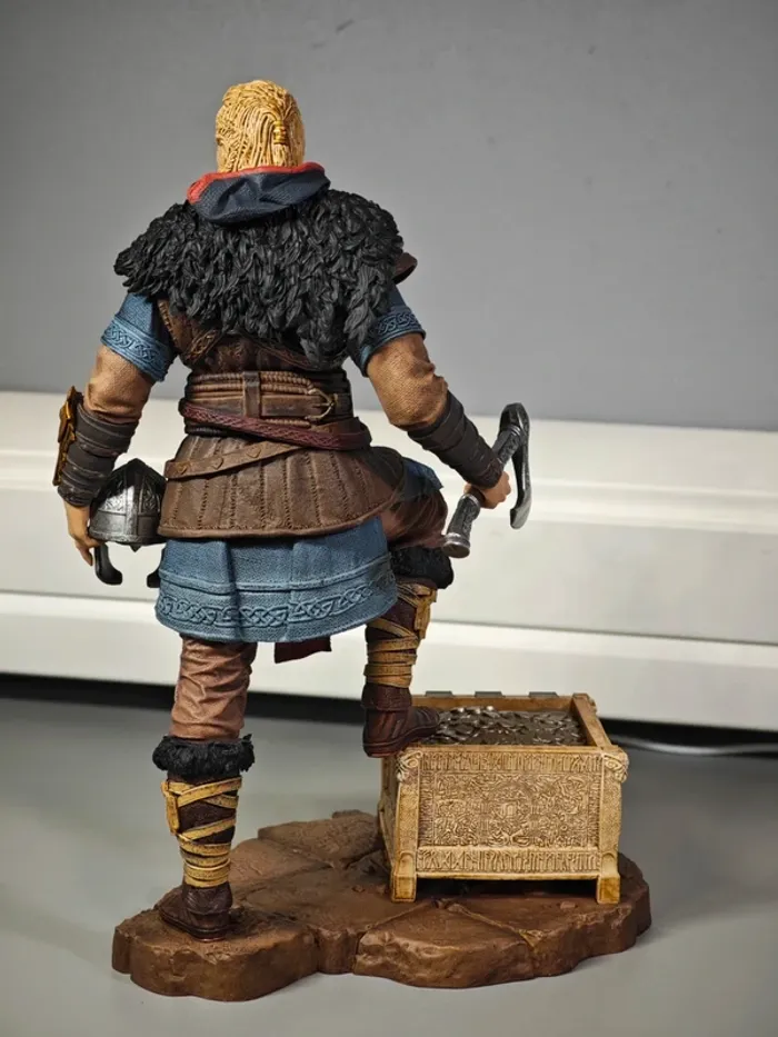 Figurine Assassin's Creed Valhalla : Eivor 25cm Officielle Ubisoft neuve - photo numéro 5