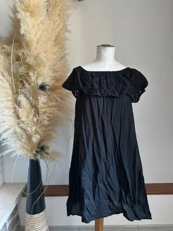 Robe noire dentelle bohème épaules dénudées 38 neuve