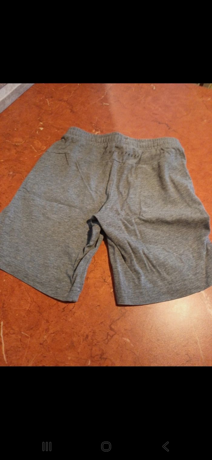Short garçon taille 6 ans - photo numéro 4