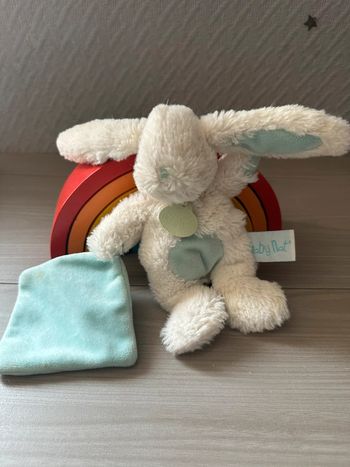 Doudou Babynat lapin pantin avec mouchoir turquoise les Câlins lapins