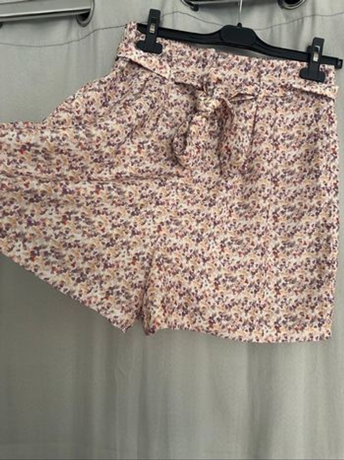 Short à fleurs