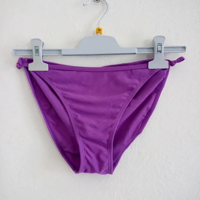 Bas de maillot de bain femme ou jeune fille