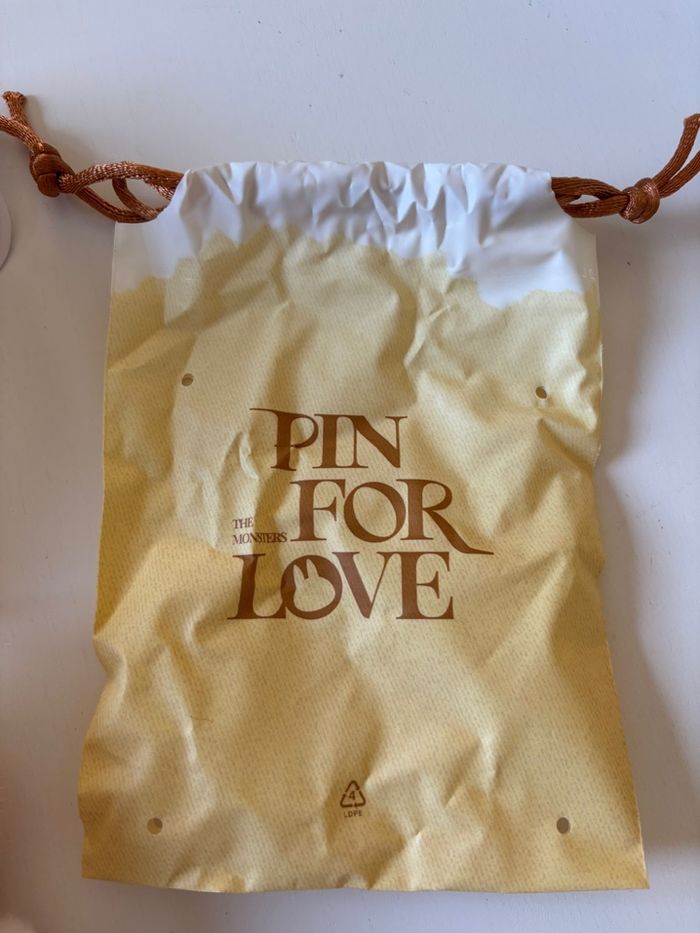 PopMart Labubu The Monsters Pin For Love «  i » - photo numéro 4