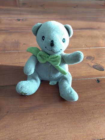 Petit ours en peluche