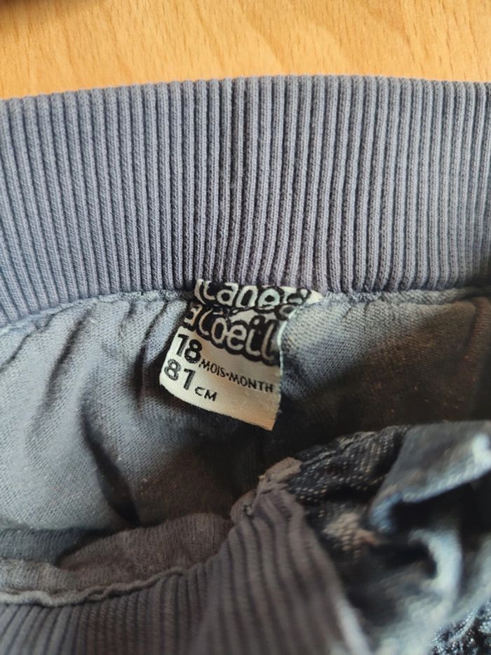 Lot tenue Jean TAO+ t-shirt manches longues et sweat zippé à capuche Kiabi en 18M - photo numéro 4