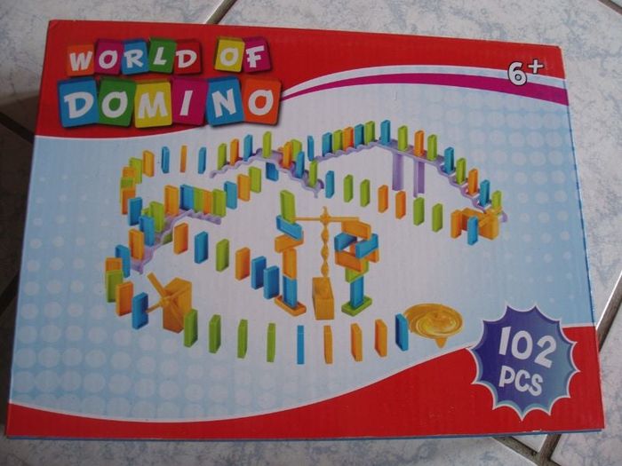 world of domino 102 pieces