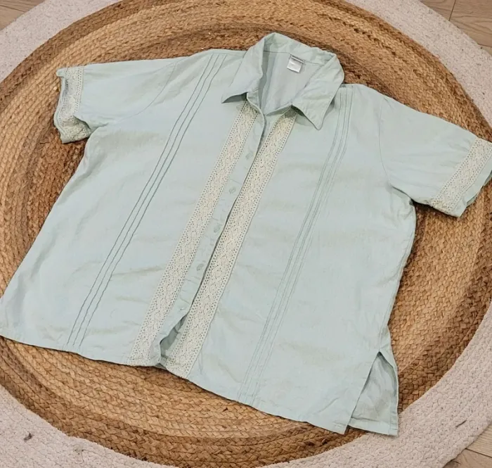 Chemise légère Damart brodée - Taille 52 - Vert pastel - Très bon état - photo numéro 2