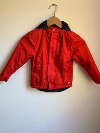 Veste coupe-vent rouge – Intérieur polaire bleu – Taille 5 ans