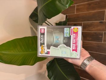 Figurine Pop! Mad Hatter (Glow) with Pop! Protector n°1060- Alice au Pays des Merveilles
