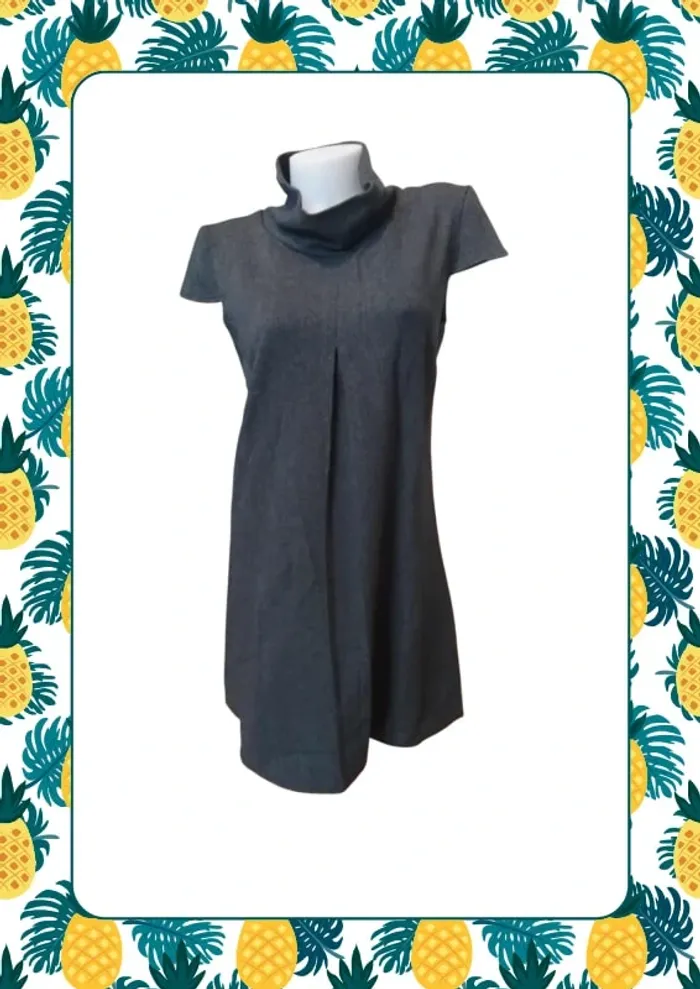 Robe grise col large