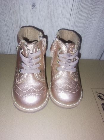 Paire de chaussure bébé pointure 19