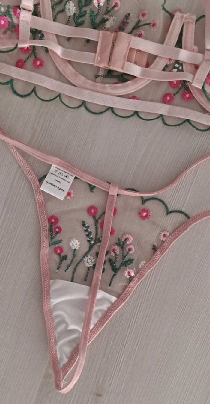 Ensemble lingerie dentelle rose Taille S - photo numéro 5