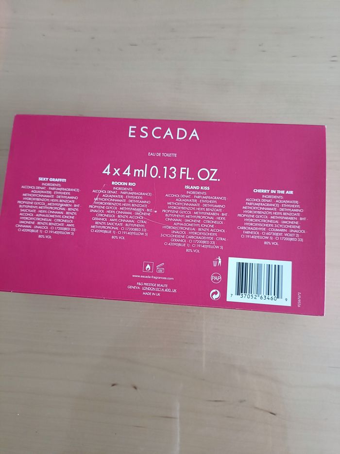 COFFRET ESCADA 4 MINIATURES DE 4 ML - photo numéro 2