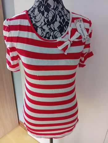 Joli tee-shirt avec p'tite dentelle à l' arrière