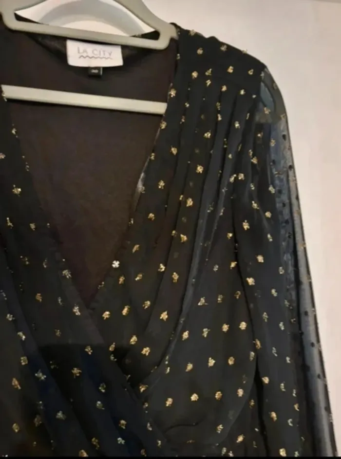 Robe noire élégante à détails dorés La City taille 38 - photo numéro 6