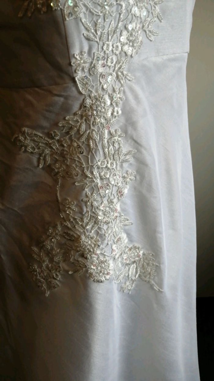 Robe mariage/cocktail/cérémonie blanche et broderie - photo numéro 3