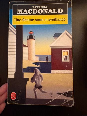 Une femme sous surveillance