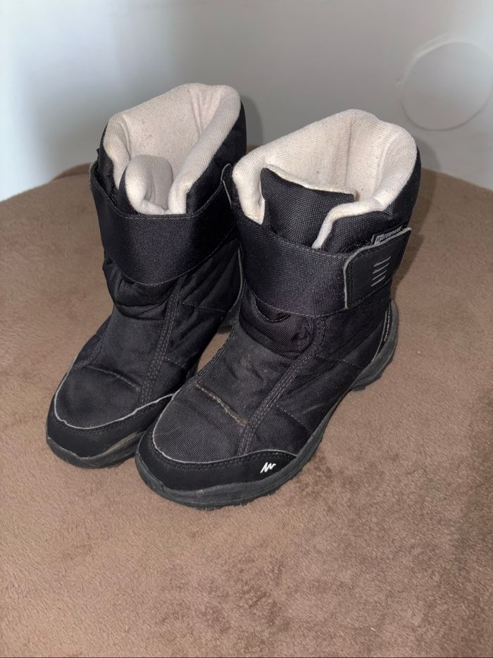 Bottes Chaussures de neige noir taille 34 Quechua en très bon état - photo numéro 2