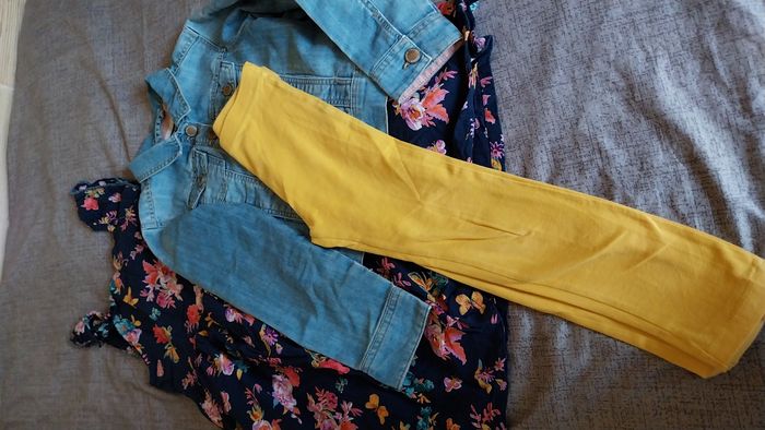 Lot de 22 vêtements fille  8 ans - photo numéro 2