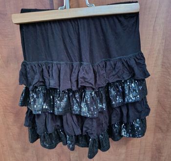Jupe à 4 volants taille 36 avec sequins
