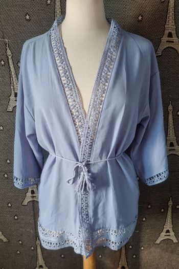 Kimono bleu clair à broderie taille 38-40