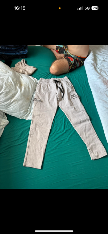 Lot de pantalons jeans, et un débardeur