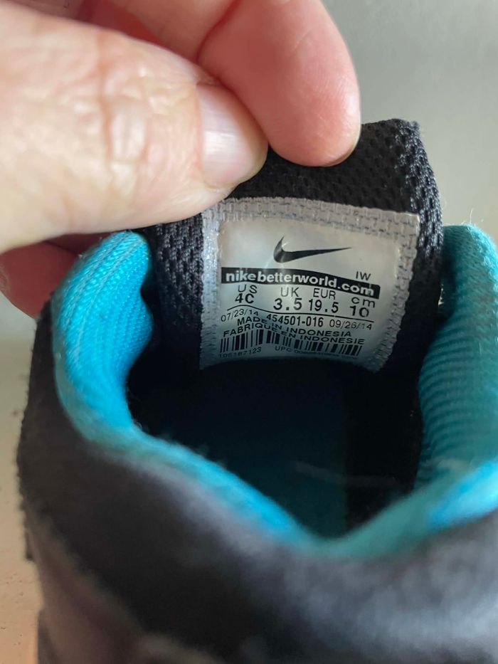 Basket "Nike" T 19.5 à scratchs - photo numéro 2