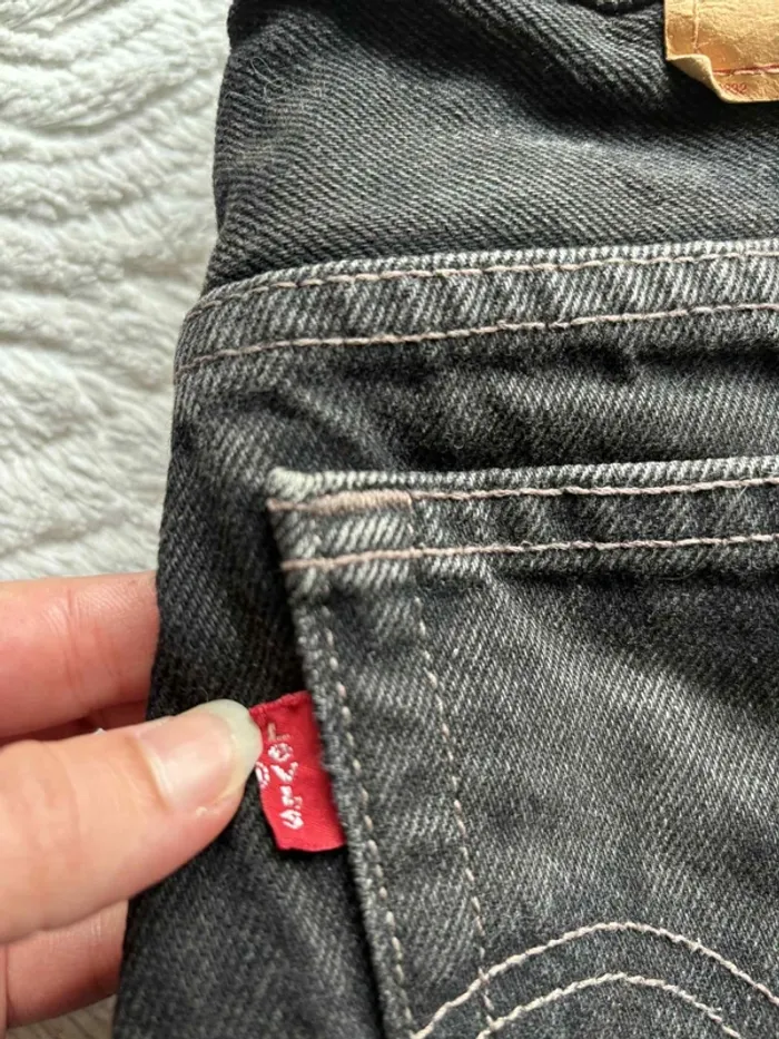 Jean Levi’s femme 550 Relaxed Fit W26 L28 S/36 Gris anthracite noir Mexico US rare y2k 2000s - photo numéro 3