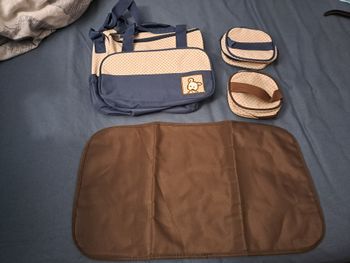 Ensemble sac à langer + matelas + pochettes