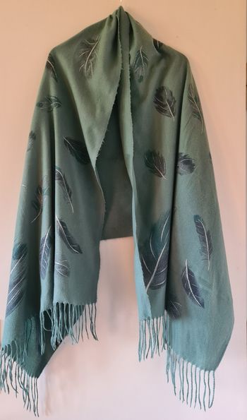 Grande écharpe verte motif feuilles