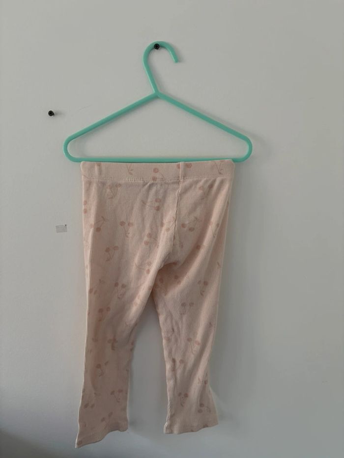 Legging rose à cerises Kiabi – Taille 36 mois (90/97 cm) - photo numéro 2