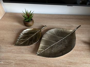 Deux coupelles de feuilles doré décoration